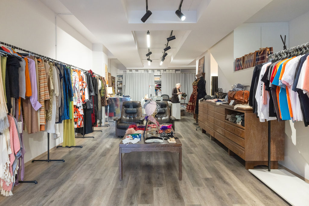 Gina Drewes Velden - By Simone Attisani Photography for Kaerntner MONAT